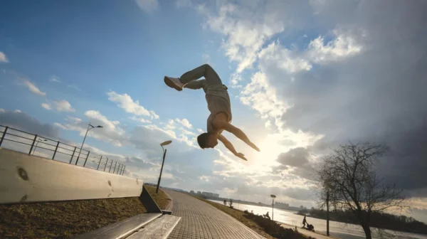 El parkour demanda un gran esfuerzo físico. Fuente externa