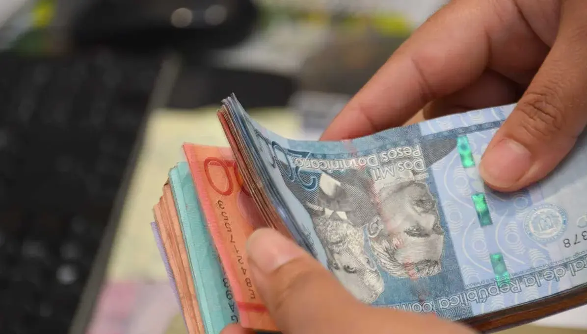 Entre salarios insuficientes, dólar caro y vivienda costosa, ¿alcanza el dinero para vivir en República Dominicana?
