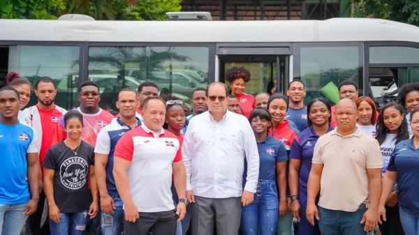 Franklin de la Mota y William Ozuna presiden la despedida de los pesistas a una base de preparación en Jarabacoa.