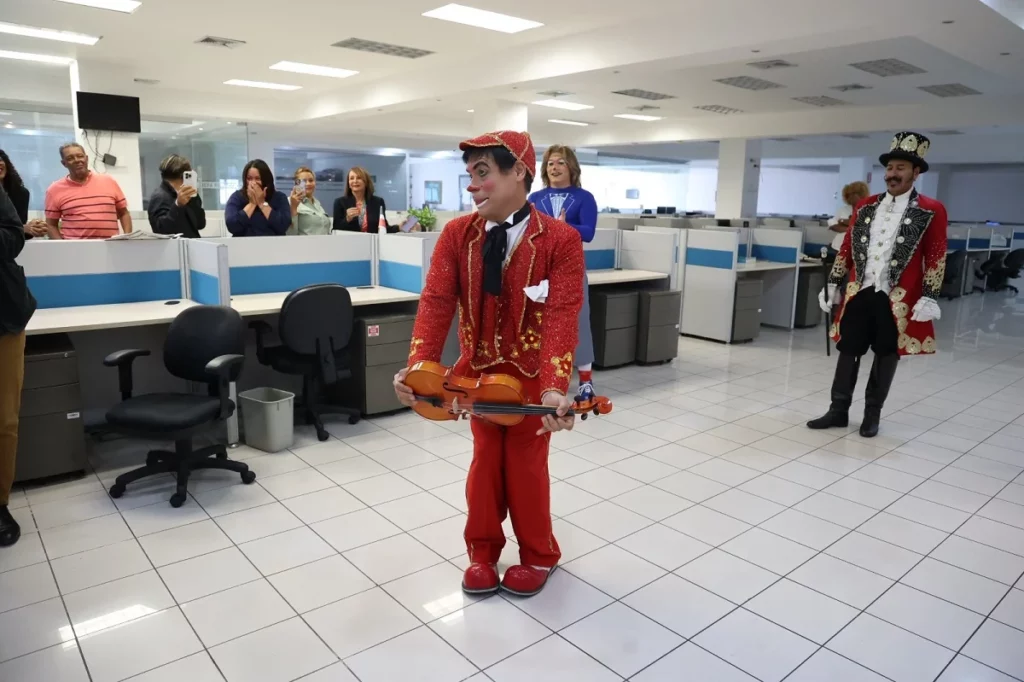 Symphony Circus de visita en el Periódico El Día.