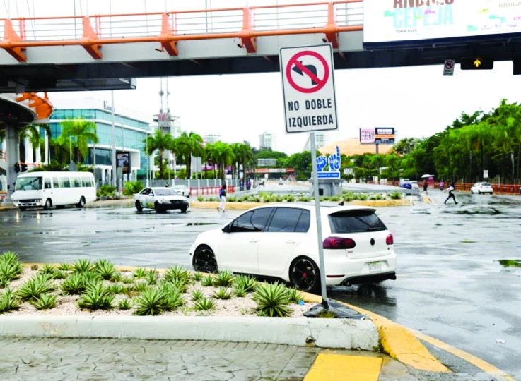 Las autoridades avanzan en la señalización en las vías  en las que no se podrá  girar.
