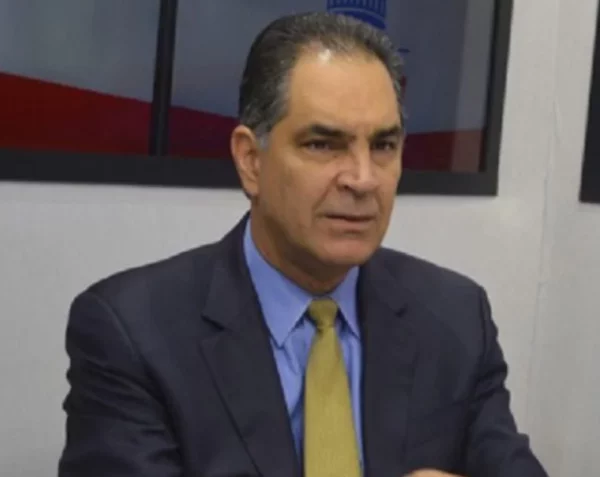 El funcionario hace el llamado a los hombres.