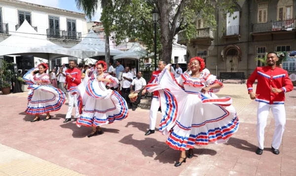 La calle Las Mercedes tiene una longitud de 715 metros y  un nuevo pavimento en la calzada.