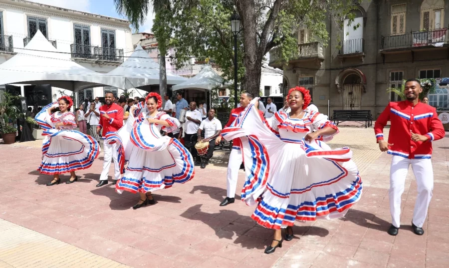 La calle Las Mercedes tiene una longitud de 715 metros y un nuevo pavimento en la calzada. La calle Las Mercedes tiene una longitud de 715 metros y un nuevo pavimento en la calzada.