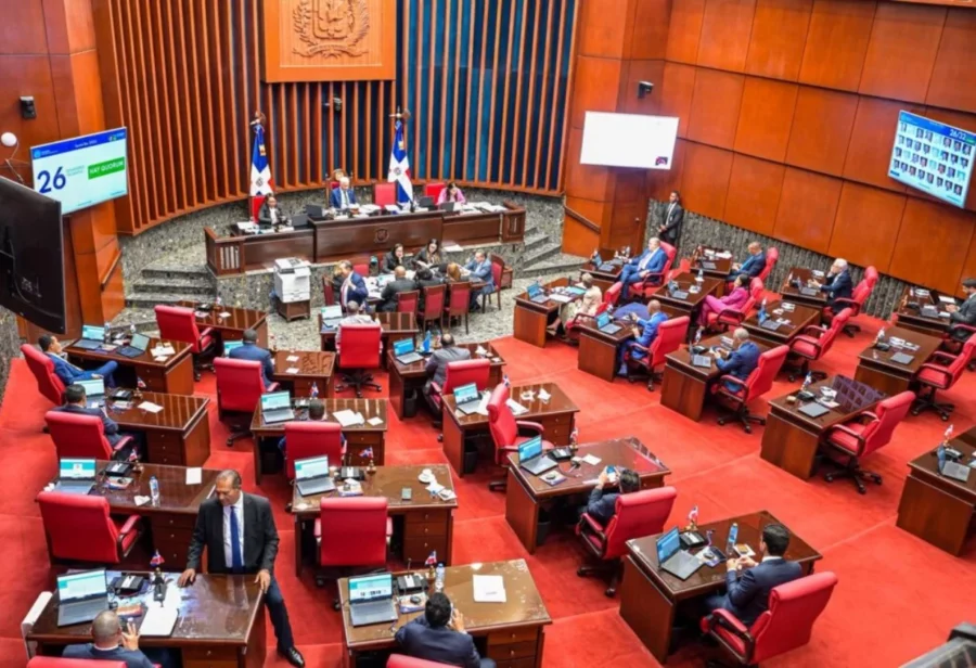 El Senado recibió ayer el informe de la comisión bicameral y aprobó en primera lectura del proyecto de nuevo Código Penal. El Senado recibió ayer el informe de la comisión bicameral y aprobó en primera lectura del proyecto de nuevo Código Penal.