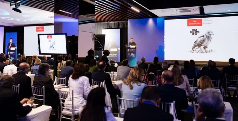 Raúl Ovalle durante conferencia “Contexto económico actual global, regional y de República Dominicana”, en Cadoar. Raúl Ovalle durante conferencia “Contexto económico actual global, regional y de República Dominicana”, en Cadoar.