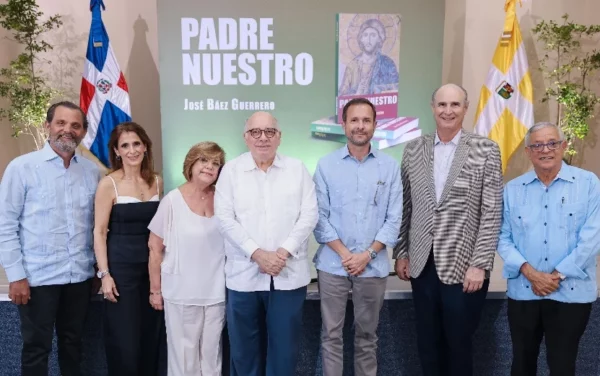José  Báez Guerrero dedicó el libro a su esposa Patricia.