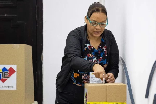 Parte de los electores venezolanos a la hora de votar.