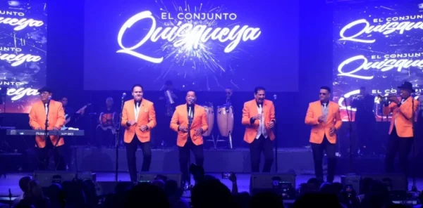 El Conjunto Quisqueya fue uno de los grupos más ovacionados de la noche, su público fiel fue  a verlo al Jaragua.