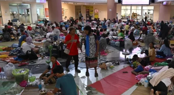 En la zona fronteriza hubo 300 mil personas  evacuadas por los combates recientes.