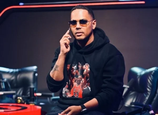 Santiago Matías tiene a  Team Alofoke.