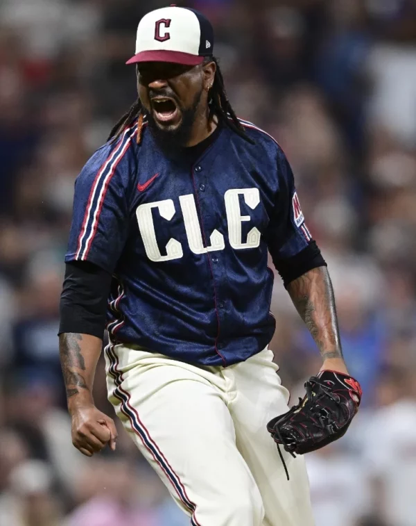 Emmanuel Clase fue puesto en licencia administrativa por supuestas  apuestas deportivas  .