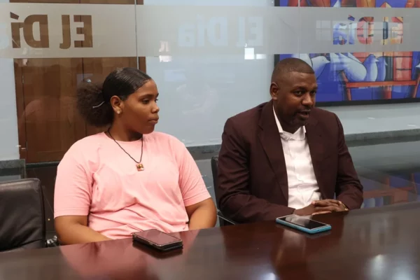 William Cabral, presidente de  Abasado, junto a la atleta Ana Mieses.   Chaimy Soriano