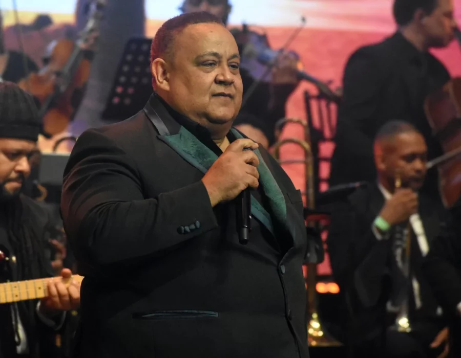 José Peña Suazo interpretando una de sus canciones. fuente externa José Peña Suazo interpretando una de sus canciones. fuente externa