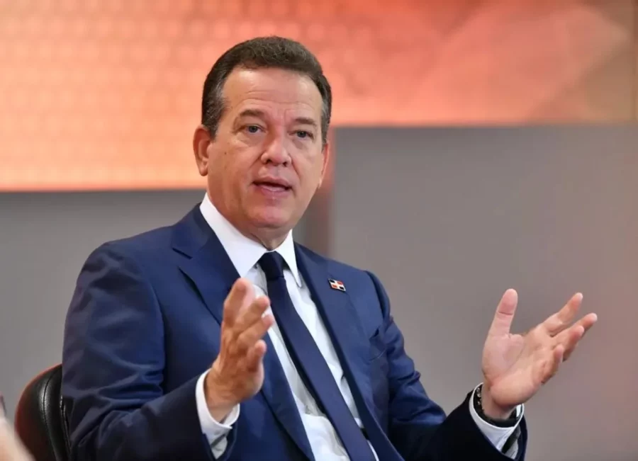 Víctor –Ito- Bisonó, ministro de Industria y Comercio.