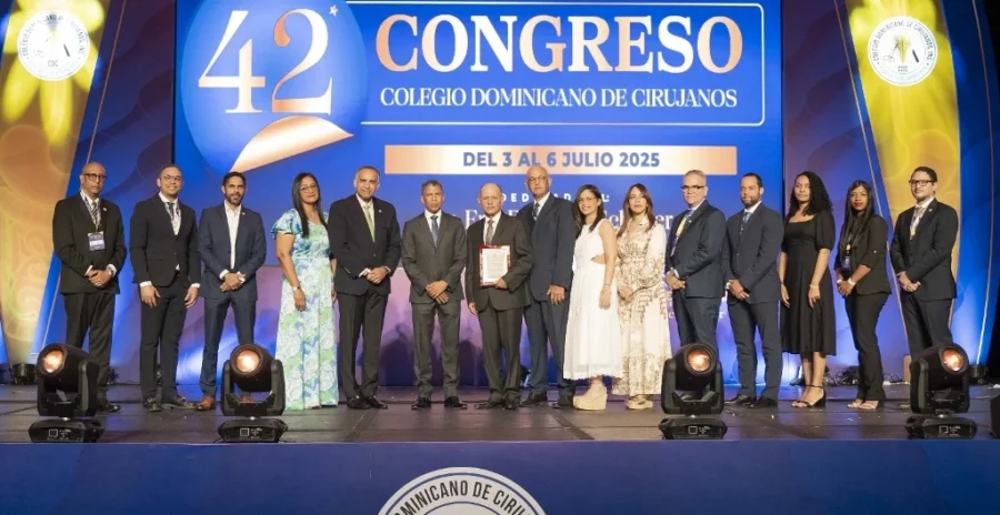 El Colegio Dominicano de Cirujanos agradeció a la comunidad médica, patrocinadores y entidades académicas. El Colegio Dominicano de Cirujanos agradeció a la comunidad médica, patrocinadores y entidades académicas.