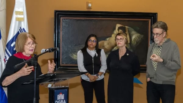 La directora de la Galería Nacional, Marianne De Tolentino, en la apertura de la exposición.