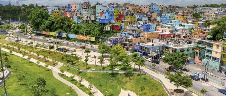 El arborado urbano ofrece soluciones climáticas concretas: disminuye la temperatura y, por igual, embellece el paisaje. El arborado urbano ofrece soluciones climáticas concretas: disminuye la temperatura y, por igual, embellece el paisaje.