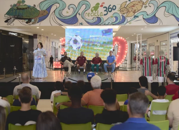 El acto inaugural tuvo lugar  en el lobby de  Galería 360, en un ambiente  que reunió a niños, niñas, entrenadores y padres.