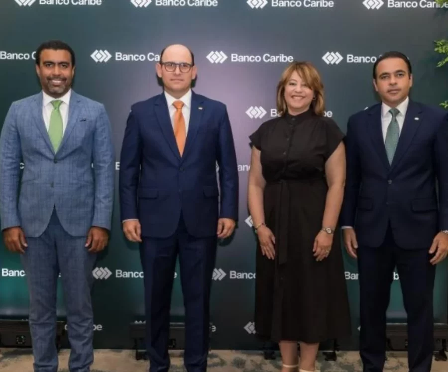 Raúl Hernández, Edgar del Toro Rosanna Ruiz y Hugo Villanueva. Raúl Hernández, Edgar del Toro Rosanna Ruiz y Hugo Villanueva.