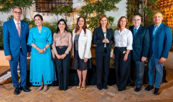 José Mármol, María Amalia León, Mariel Bera, Altagracia Mella Russo, Julia Castillo, Mónica Gutiérrez Fiallo, Manuel García Arévalo, Carmen Rita Cordero y José Enrique Delmonte.