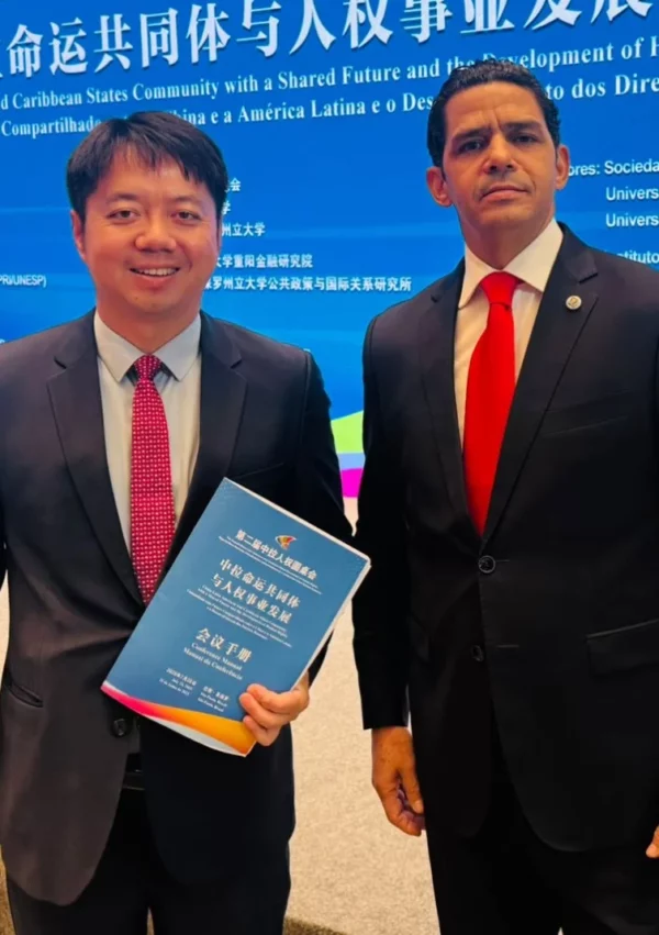 Wang Wen y Luis González.