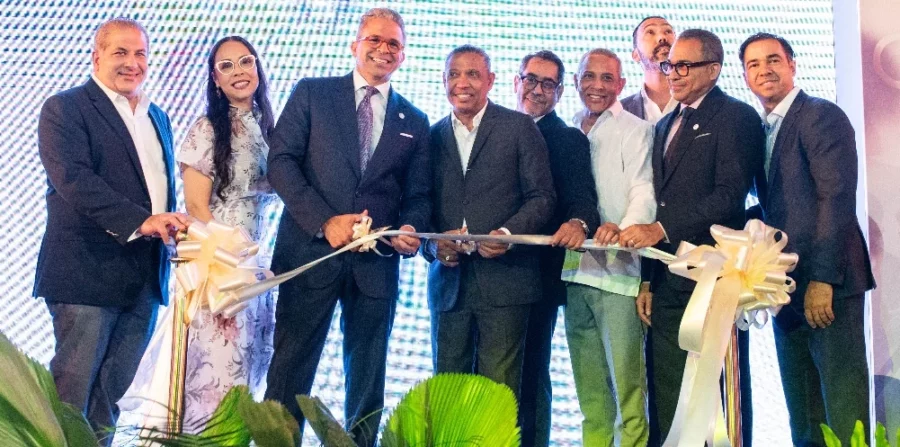 El Consejo de Administración CIMEN en el corte de cinta inaugural del nuevo centro.