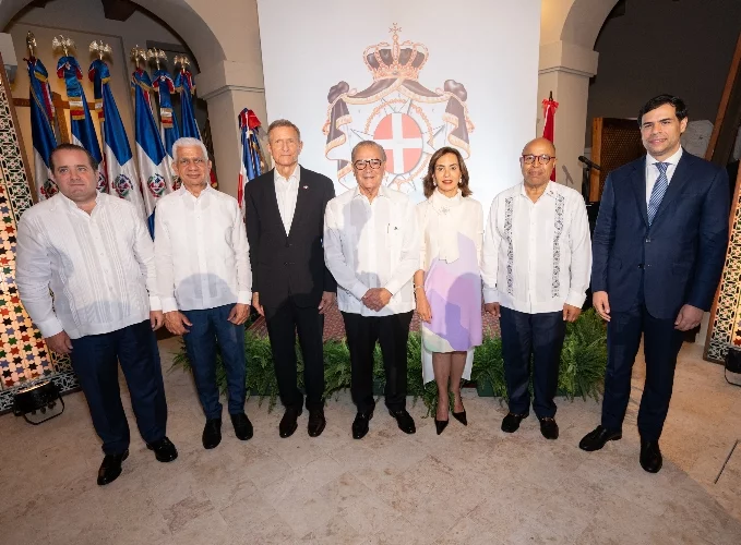 José Paliza, Ricardo de los Santos, Roberto Álvarez, Frank Rainieri, Haydée Kuret, Alfredo Pacheco y Roberto Salcedo. José Paliza, Ricardo de los Santos, Roberto Álvarez, Frank Rainieri, Haydée Kuret, Alfredo Pacheco y Roberto Salcedo.