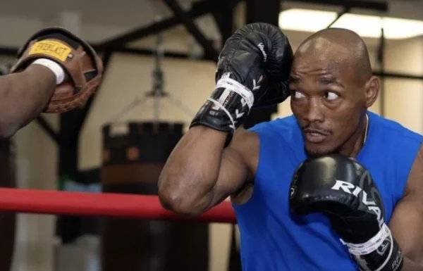 Alberto Puello defenderá el cinturón superligero el sábado en Nueva York.  Archivo