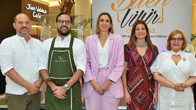 Mario Larrauri, Paúl Alfonso, Leslie Amell, Luisa Féliz, Rommy Grullón y Kiara Duvergé. Mario Larrauri, Paúl Alfonso, Leslie Amell, Luisa Féliz, Rommy Grullón y Kiara Duvergé.