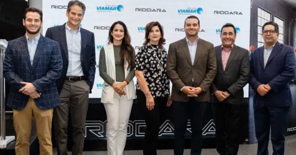 Juan M. Villanueva, Óscar Villanueva Sued, Crystal Fiallo, Sonia Villanueva, Fernando M. Villanueva, Iván Pérez y Eduardo Read.