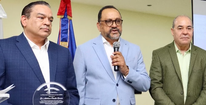 José R. Gonell Cosme, Antoliano Peralta y Avelino Stanley. José R. Gonell Cosme, Antoliano Peralta y Avelino Stanley.