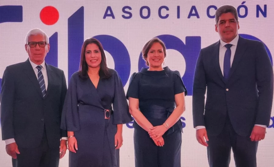 Rafael Genao, Ninoska Suárez, Yara Hernández y José Luis Ventura.