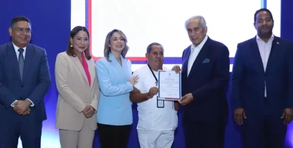 Representantes de instituciones que forman parte de la Mesa Intersectorial de Cuidado.