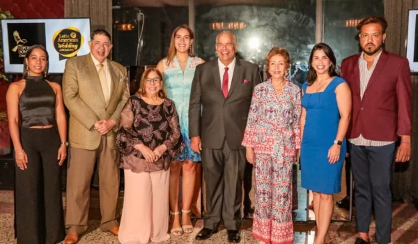 Patricia Acosta, Héctor Báez, Mirna Pimentel, Paola Vargas, Pedro Vargas, Mirta Sánchez, Yudit García y Aneudy Pilar.