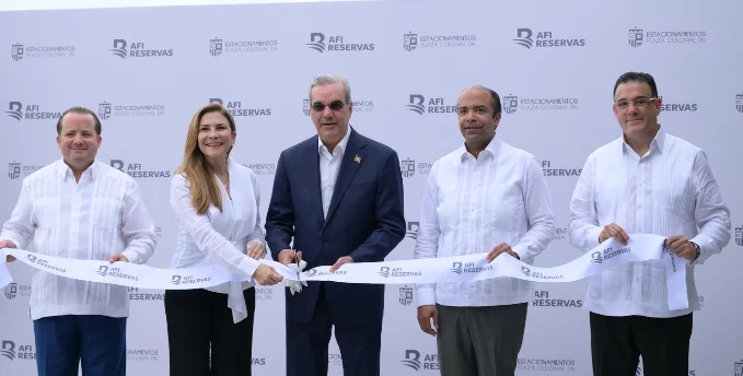 José Ignacio Paliza, Carolina Mejía, Luis Abinader, Samuel Pereyra e Ian Rondón Castillo. José Ignacio Paliza, Carolina Mejía, Luis Abinader, Samuel Pereyra e Ian Rondón Castillo.