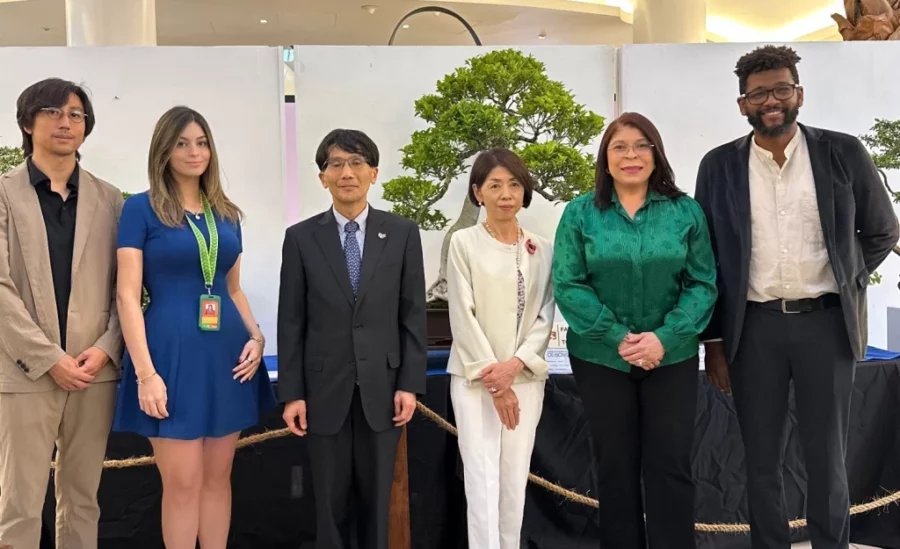 Representantes de la Embajada de Japón, junto a directivos de Ágora Mall. Representantes de la Embajada de Japón, junto a directivos de Ágora Mall.