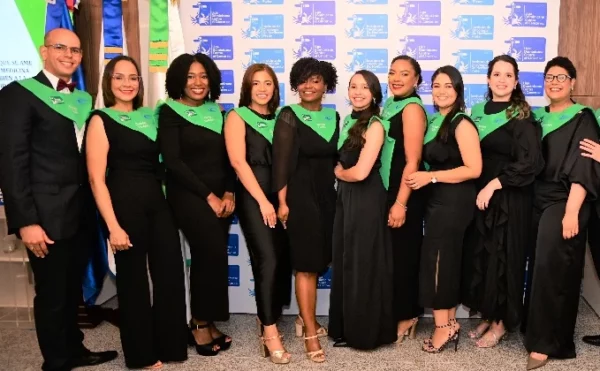 La promoción de profesionales  2022-2025, en la graduación.