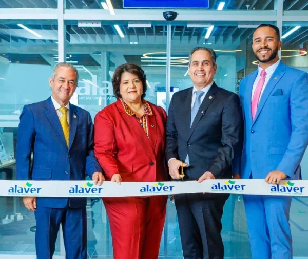 Francisco Deschamps, Milagros de Jesús de Féliz, Rubén Álvarez y Randy Batista.