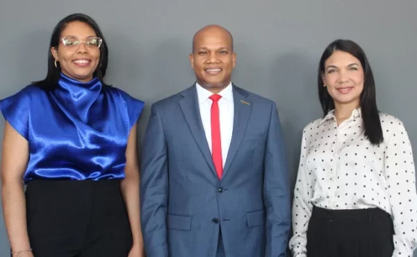 Mayrenilde Muñoz, Miguel Otáñez y Astrid Beltré.