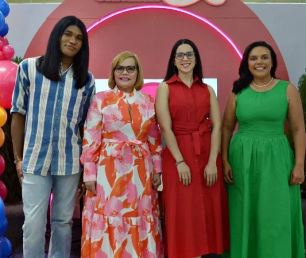 Roberto Heskey, Rommy Grullón, Carolina Minaya y Rommy Pichardo.