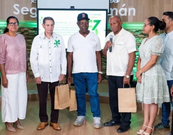 Miembros de la cooperativa durante el encuentro.