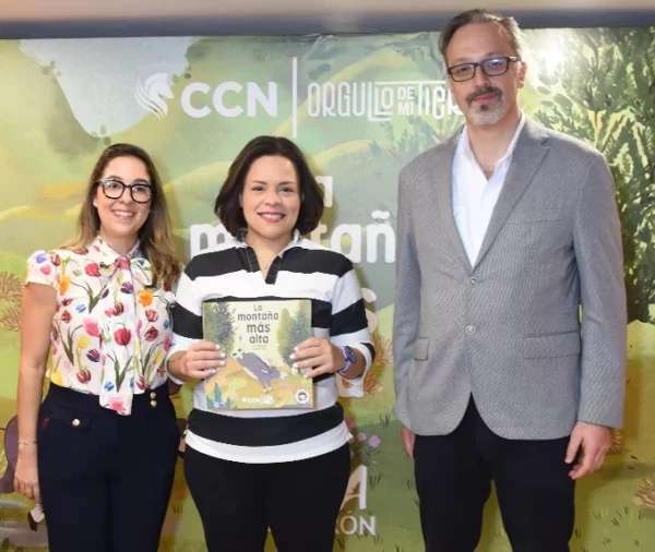 Amalia Vega, Anya Damirón y Hans Khun.