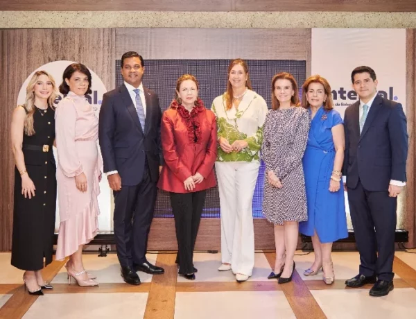Paulette Ferreira, Luz Batista, Nelson  Guerrero, Margarita  de Mitrov, Marisol Rodríguez, María Rodríguez, Maritza Zeller  y William Veloz.