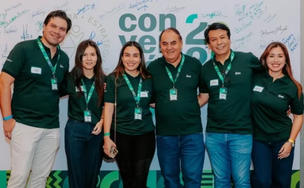 Hans Añaños, Cintya Añaños, Katerina Añaños, Jorge Añaños, Arturo Marroquín y Valeria Marroquín.