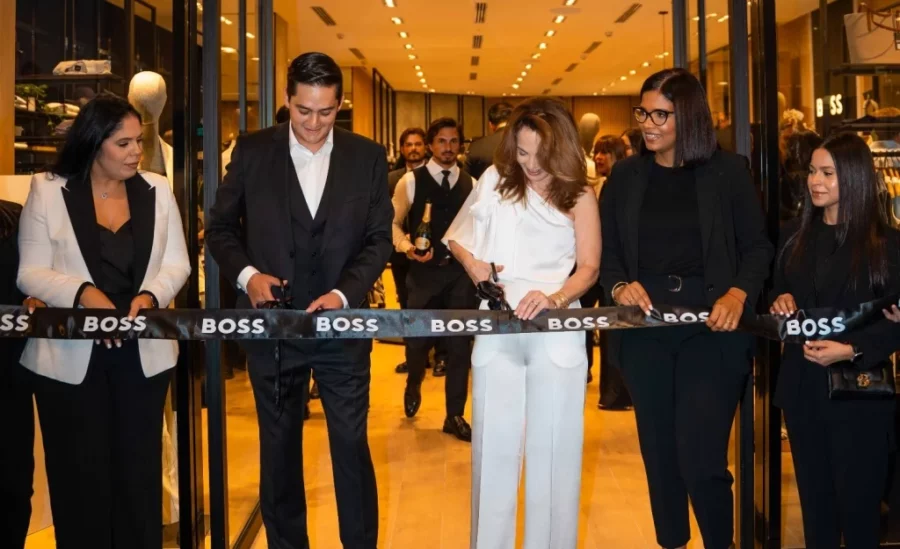 Salma Matos lidera con una visión enfocada en la excelencia y la experiencia del cliente. Salma Matos lidera con una visión enfocada en la excelencia y la experiencia del cliente.
