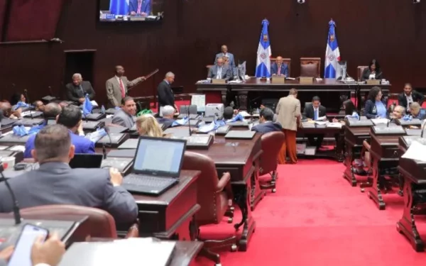 Todavía anoche los diputados leían los 400 artículos.