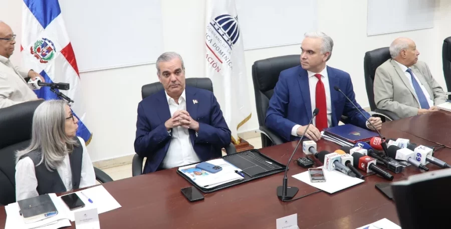El presidente Luis Abinader visitó ayer el Ministerio de Educación, siendo la segunda vez en los últimos días. El presidente Luis Abinader visitó ayer el Ministerio de Educación, siendo la segunda vez en los últimos días.