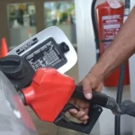 Abastecimiento de combustibles está garantizado, pero habrá alzas inevitables, afirma empresario