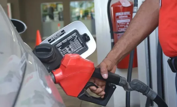 Precios de los combustibles se mantienen sin cambios esta semana